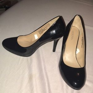 Black patten leather, round toed heels